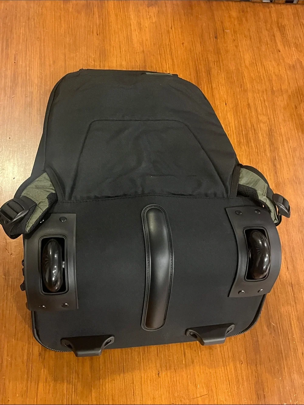 High Sierra All Around Wheeled Backpack new Travel Bag 32L Padded Laptop Sleeve